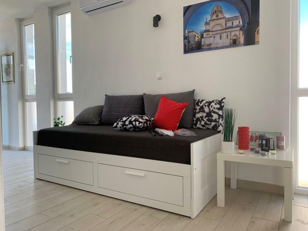 Modern Apartments Day Šibenik Buitenkant foto
